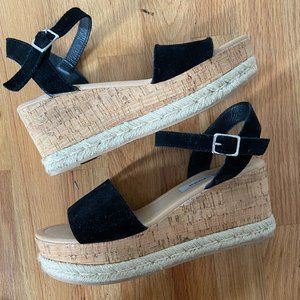 BLACK SUEDE SIZE 8.5 Steve Madden Platform Sandals